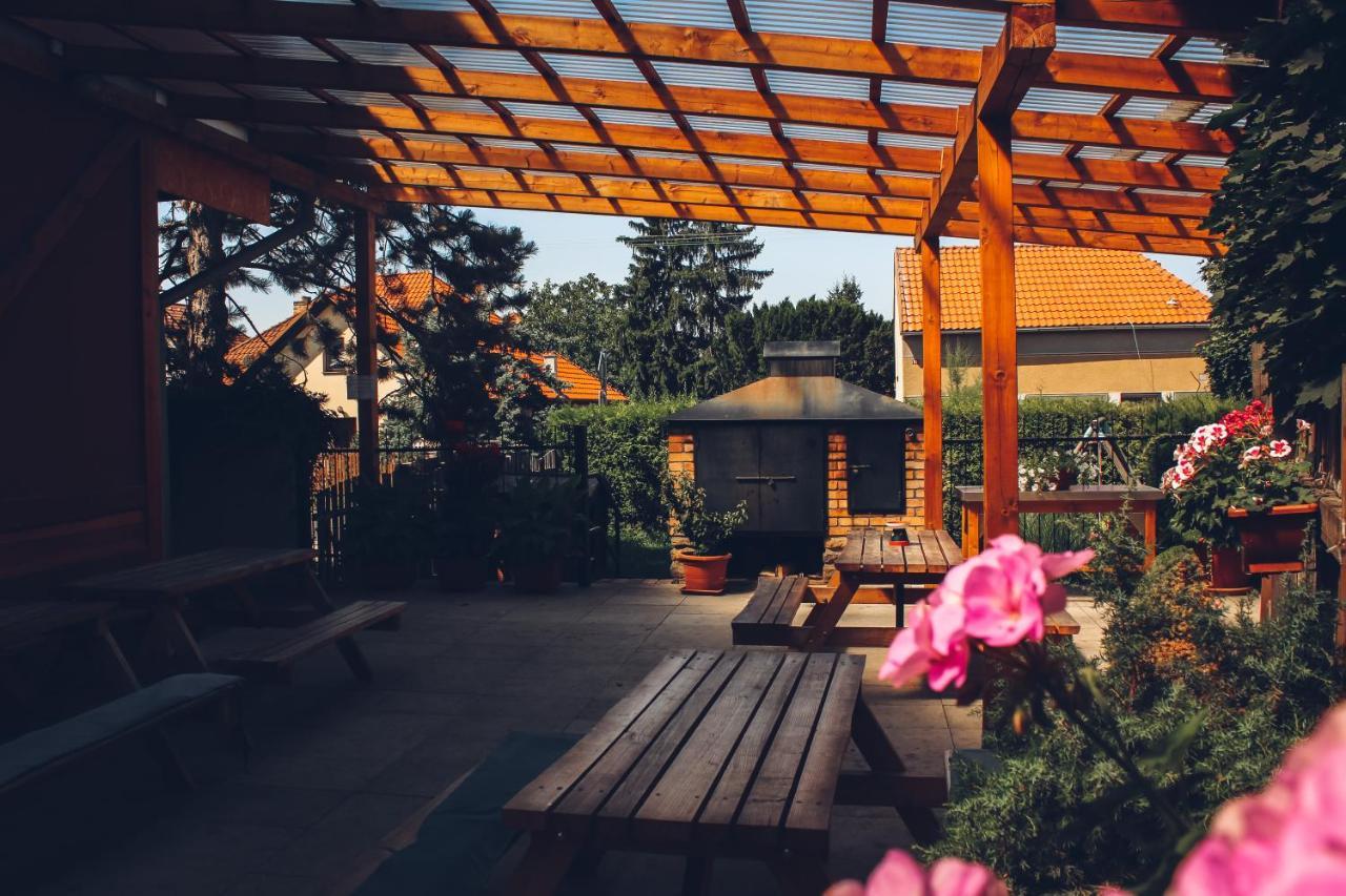 Penzion Na Vosverku Čelákovice Exterior foto